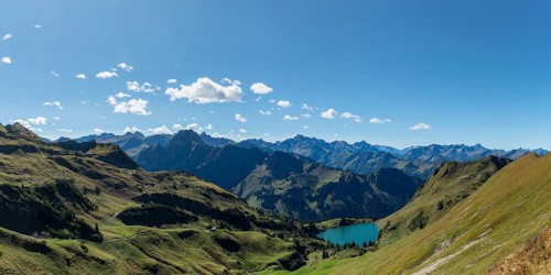 Mountain panorama from Zeigersattel to Seealpsee, on the left Höfats 2259m, in the centre the
