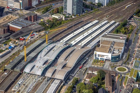 Aerial view, major construction site main station Hbf, area between new track hall and