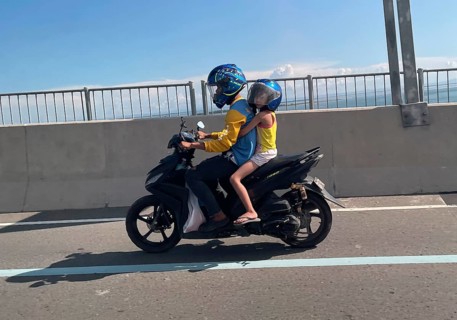 Father with child on motorbike, Cebu City, Cebu, Philippines