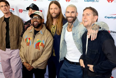 Sam Farrar, Matt Flynn, Paul PJ Morton, James Valentine, Adam Levine and Jesse Carmichael of Maroon