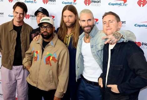 Sam Farrar, Matt Flynn, Paul PJ Morton, James Valentine, Adam Levine and Jesse Carmichael of Maroon