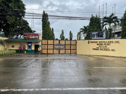 Tanduay Distillers INC, Tanduay Holding INC, largest factory in the Philippines, producer of rum,