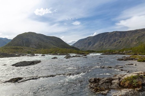 River Sjoa in front of the rock face of Mount Besseggen, Jotunheimen National Park, Tessanden,