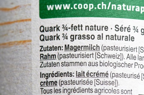 List of ingredients on a packet of quark. Focus on the ingredient skimmed milk and cream