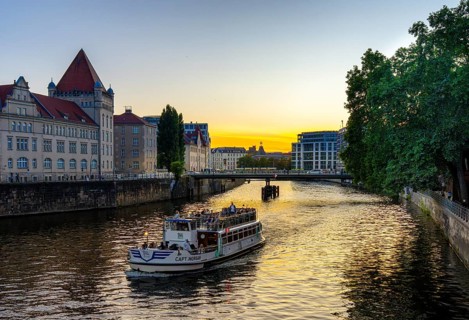 Sighseeing on the Spree in the evening sun, Museum Island, Berlin, Germany