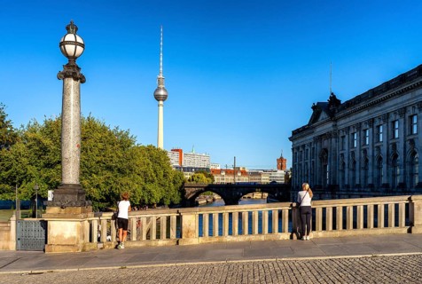 Evening sun at the Bodemuseum, Monbijou Bridge, Museum Island, Berlin, Germany