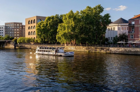 Sighseeing on the Spree in the evening sun, Museum Island, Berlin, Germany