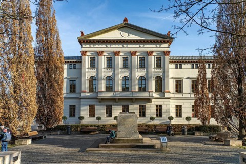 The former Haus der Erholung, now the mon ami youth and cultural centre on Goetheplatz in Weimar,