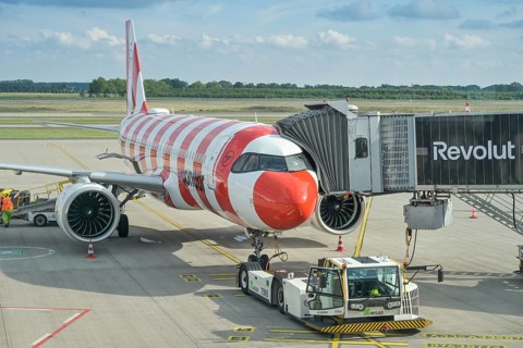 Aeroplane, Condor, handling, tarmac, BER, Brandenburg, Berlin, Germany