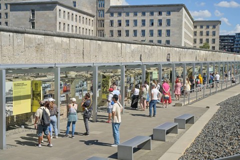 Tourists, open-air exhibition, Topography of Terror Documentation Centre, Niederkirchnerstraße,