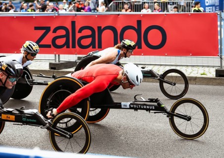 The handbikers start at the Berlin Marathon 2025