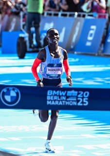 Rosemary Wanjiru is the fastest woman at the 51st Berlin Marathon. The Kenyan wins the Berlin