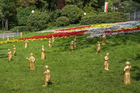 King Ludwig II, The Patron, installation by Ottmar Hörl, Festival Hill, on the Green Hill,