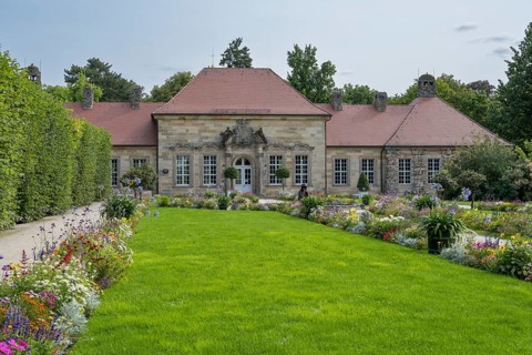 Old Castle, Hermitage, flowerbeds, Bayreuth, Upper Franconia, Franconia, Bavaria, Germany