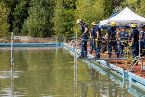 Emergency services practise the construction of footbridges, which are used e.g. in the event of