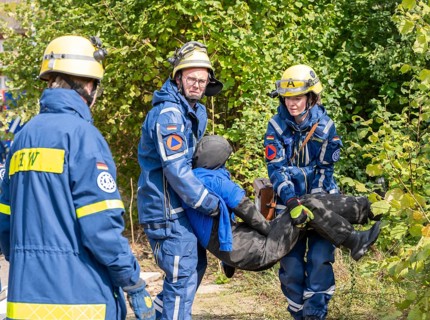 Rescue of people from a car that has crashed into a house, large-scale exercise FÜLEX25, of the