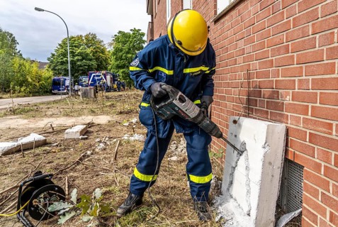 Rescue and recovery of people after a drone attack on residential buildings in a civil defence