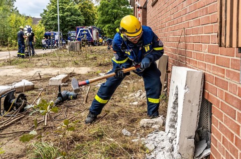 Rescue and recovery of people after a drone attack on residential buildings in a civil defence