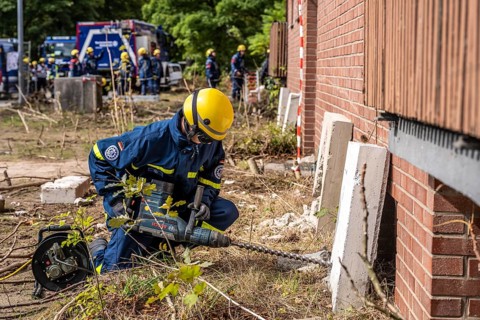 Rescue and recovery of people after a drone attack on residential buildings in a civil defence