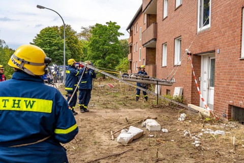 Rescue and recovery of people after a drone attack on residential buildings in a civil defence