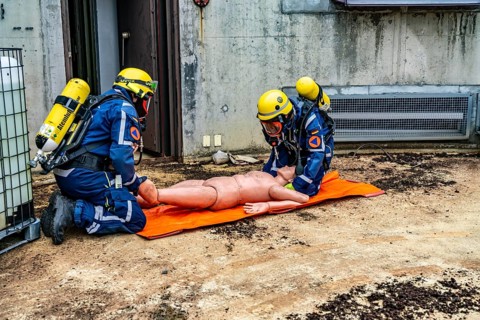 Rescue and recovery of people in an area possibly affected by hazardous substances, operation under