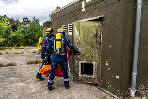 Rescue and recovery of people in an area possibly affected by hazardous substances, operation under