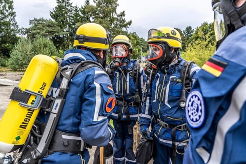 Rescue and recovery of people in an area possibly affected by hazardous substances, operation under