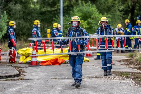 Rescue and recovery of people in an area possibly affected by hazardous substances, operation under