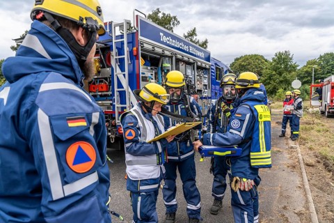 Rescue and recovery of people in an area that may be affected by hazardous substances, use of