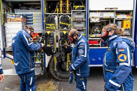 Rescue and recovery of people in an area that may be affected by hazardous substances, equipping in