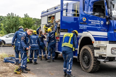 Rescue and recovery of people in an area that may be affected by hazardous substances, equipping in