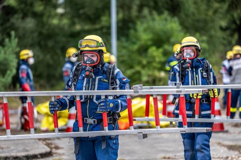 Rescue and recovery of people in an area possibly affected by hazardous substances, operation under