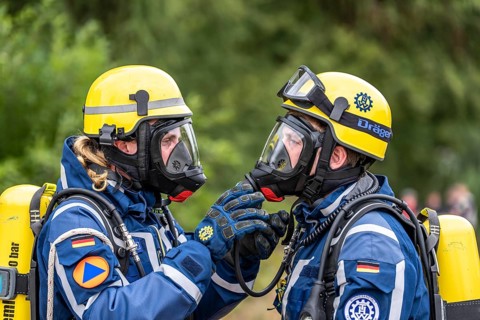 Rescue and recovery of people in an area possibly affected by hazardous substances, operation under