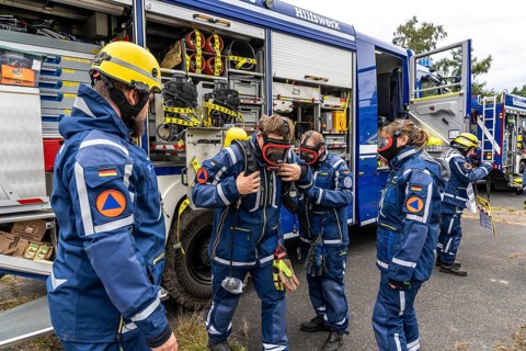 Rescue and recovery of people in an area that may be affected by hazardous substances, equipping in
