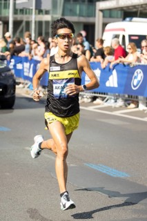 Akira Akasaki (JPN), later runner-up, at KM38 in front of Potsdamer Platz at the 51st BMW Berlin