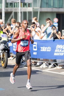Sabastian Sawe (KEN), eventual winner, at KM38 in front of Potsdamer Platz at the 51st BMW Berlin