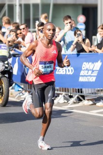 Sabastian Sawe (KEN), eventual winner, at KM38 in front of Potsdamer Platz at the 51st BMW Berlin