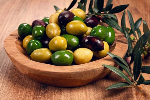 A mixture of olives, varieties of chalkidiki, Verdi giganti and Kalamata, in a bowl, top view, no
