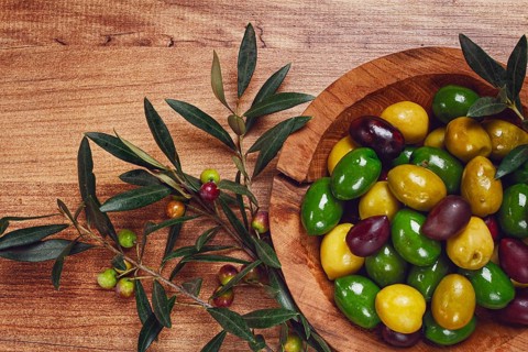 A mixture of olives, varieties of chalkidiki, Verdi giganti and Kalamata, in a bowl, top view, no