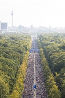 Runners on the Straße des 17. Juni seen from the Victory Column at the 51st BMW Berlin Marathon