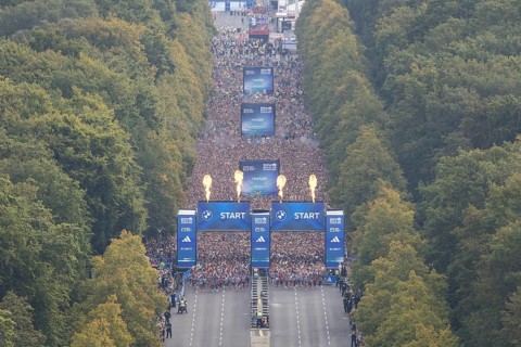 Start on Straße des 17. Juni seen from the Victory Column at the 51st BMW Berlin Marathon 2025 on