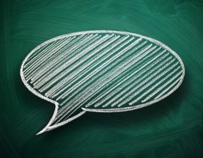 Outlined blank speech bubble. Perfect for creative projects focusing on communication, dialogue, or