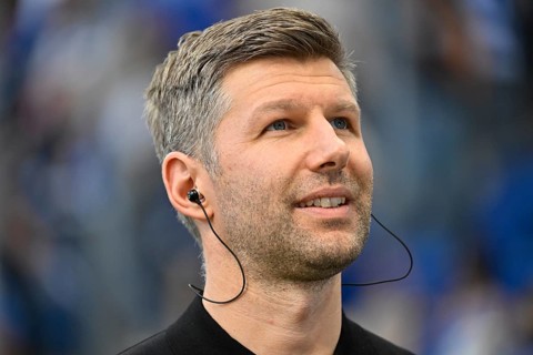 TV pundit Thomas Hitzlsperger, portrait smiles, looking up, Bundesliga football, PreZero Arena,