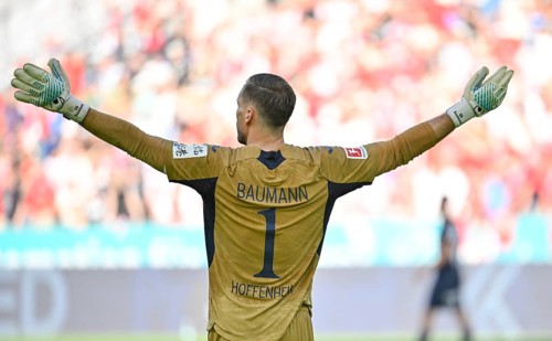 Goalkeeper Oliver Baumann TSG 1899 Hoffenheim (01) Gesture Gesture from behind Soccer Bundesliga,