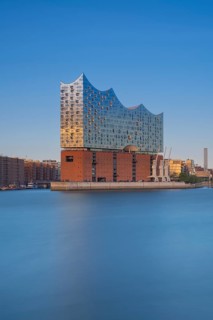 View over the Norderelbe to the Elbphilharmonie, long exposure, Hamburg, Germany
