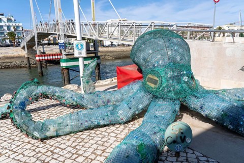 Figure of an octopus, filled with PET bottles, plastic products, reminder not to produce so much