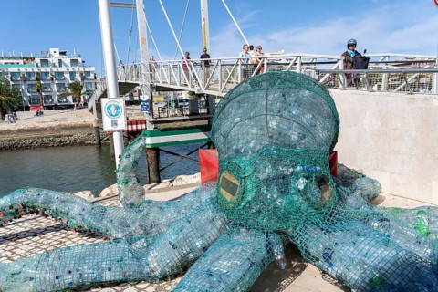 Figure of an octopus, filled with PET bottles, plastic products, reminder not to produce so much