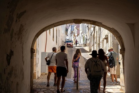 The old town of Lagos, in the passage of the city gate, old city wall, Arco / Porta de São Gonçalo,