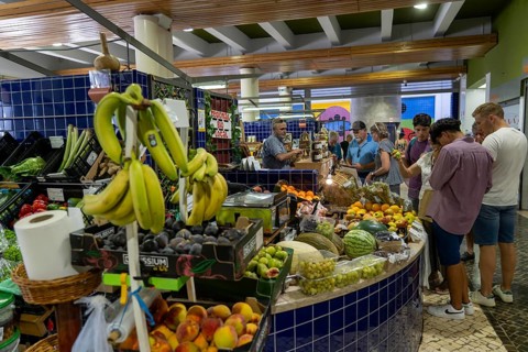 The central market, market hall, Mercado Municipal de Lagos, on three floors, offering all kinds of