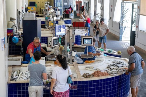 The central market, market hall, Mercado Municipal de Lagos, on three floors, offering all kinds of
